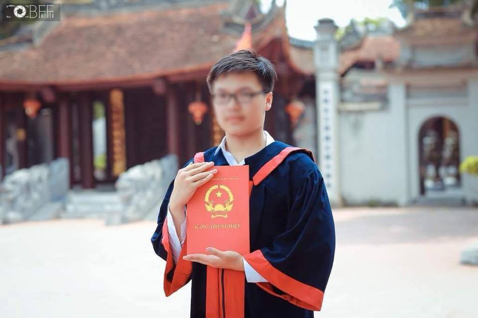 T&igrave;m thấy thi thể nam sinh ĐH Ngoại thương trong tư thế treo cổ tr&ecirc;n b&atilde;i đất trống - Ảnh 3.