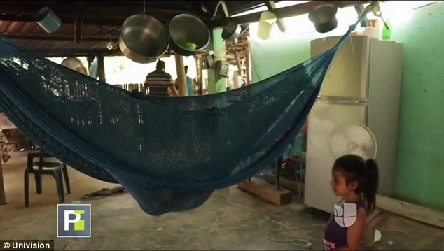 Chồng bắn chết vợ ngay tại chỗ khi c&ocirc; đang cho con 9 th&aacute;ng b&uacute; v&igrave; kh&ocirc;ng chịu quay về nh&agrave; chồng g&acirc;y phẫn nộ dư luận - Ảnh 4.