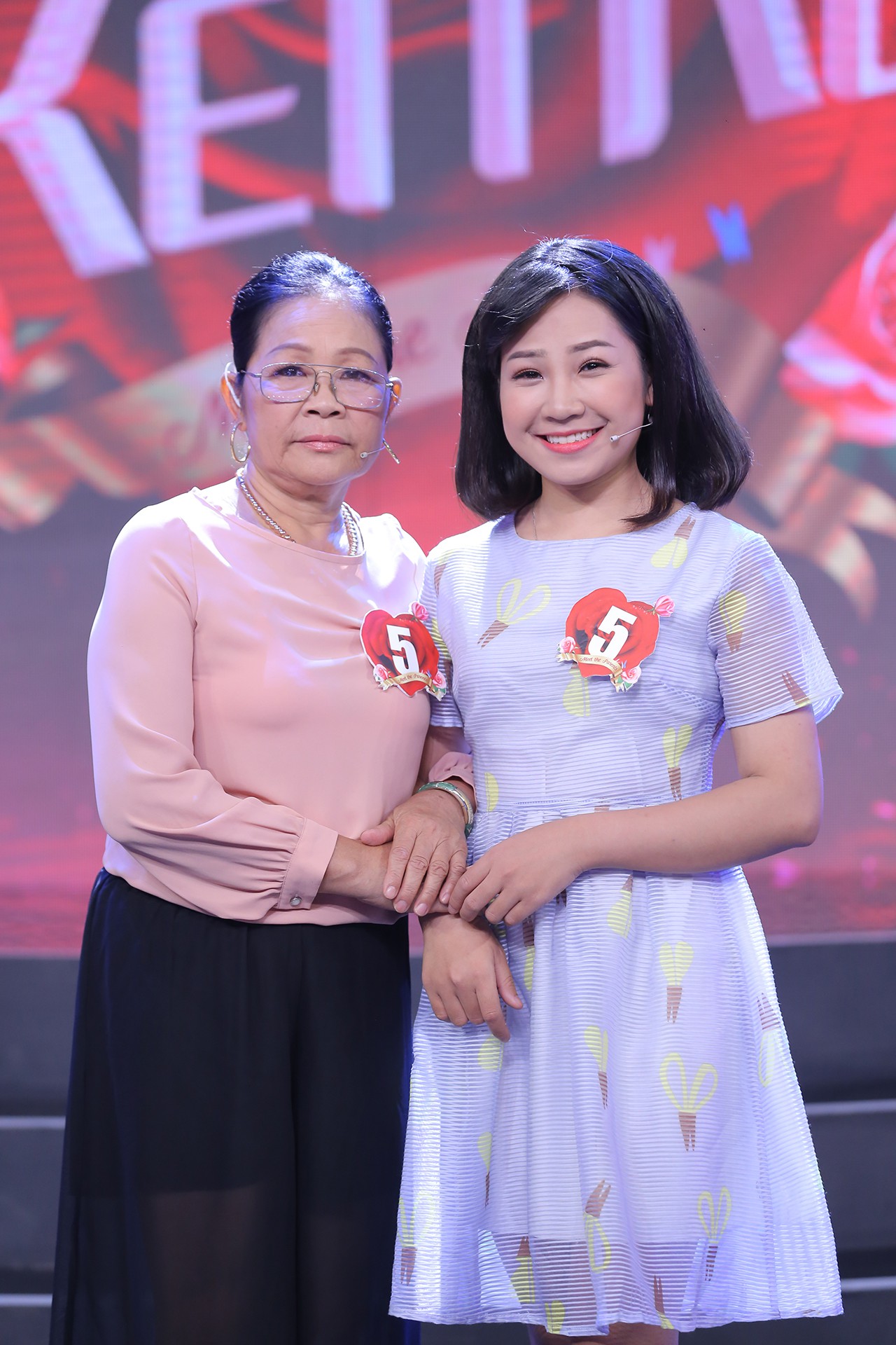 So&aacute;i ca bộ ngoại giao bất ngờ l&ecirc;n truyền h&igrave;nh nhờ Trấn Th&agrave;nh kiếm vợ  - Ảnh 6.