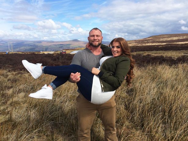 Chồng bất tỉnh trong bệnh viện, vợ mới có cơ hội được chạm tay vào điện thoại của anh và phát hiện sự thật đau đớn - Ảnh 1. Chồng bất tỉnh trong bệnh viện, vợ mới có cơ hội được chạm tay vào điện thoại của anh và phát hiện sự thật đau đớn - Ảnh 1.