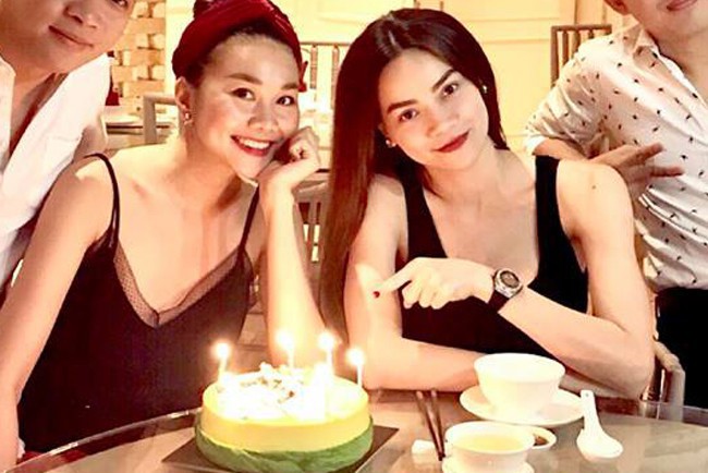 Khoe ảnh vui tươi bên Thanh Hằng, Hồ Ngọc Hà lại để lộ khuyết điểm dáng vóc vì kiểu trang phục này - Ảnh 1. Khoe ảnh vui tươi bên Thanh Hằng, Hồ Ngọc Hà lại để lộ khuyết điểm dáng vóc vì kiểu trang phục này - Ảnh 1.