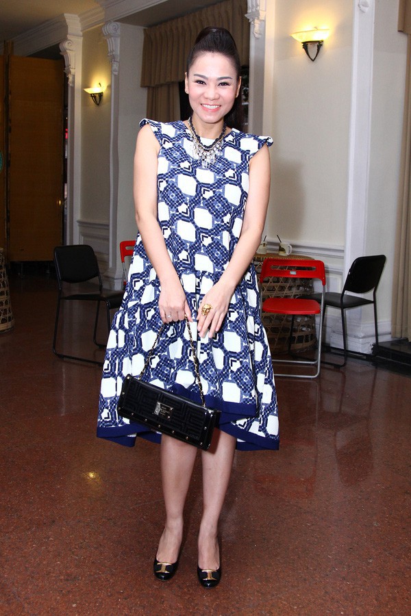 Ngoài Diệp Lâm Anh, còn có 20 người đẹp nổi tiếng bụng to vượt mặt vẫn diện giày cao gót chứng minh: bầu có quyền đẹp - Ảnh 4. Ngoài Diệp Lâm Anh, còn có 20 người đẹp nổi tiếng bụng to vượt mặt vẫn diện giày cao gót chứng minh: bầu có quyền đẹp - Ảnh 4.