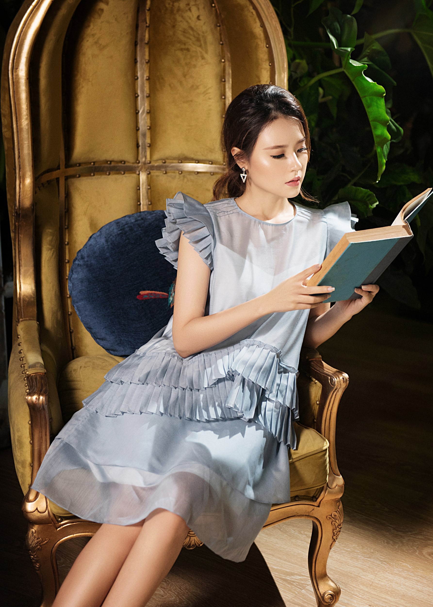 Quý phái bên tách trà chiều, Midu hóa quý cô mơ mộng - Ảnh 3. Quý phái bên tách trà chiều, Midu hóa quý cô mơ mộng - Ảnh 3.