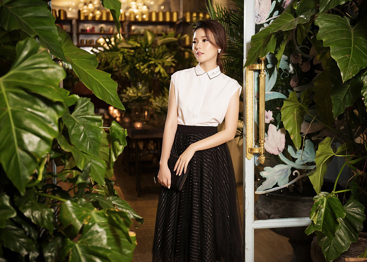 Quý phái bên tách trà chiều, Midu hóa quý cô mơ mộng - Ảnh 6. Quý phái bên tách trà chiều, Midu hóa quý cô mơ mộng - Ảnh 6.