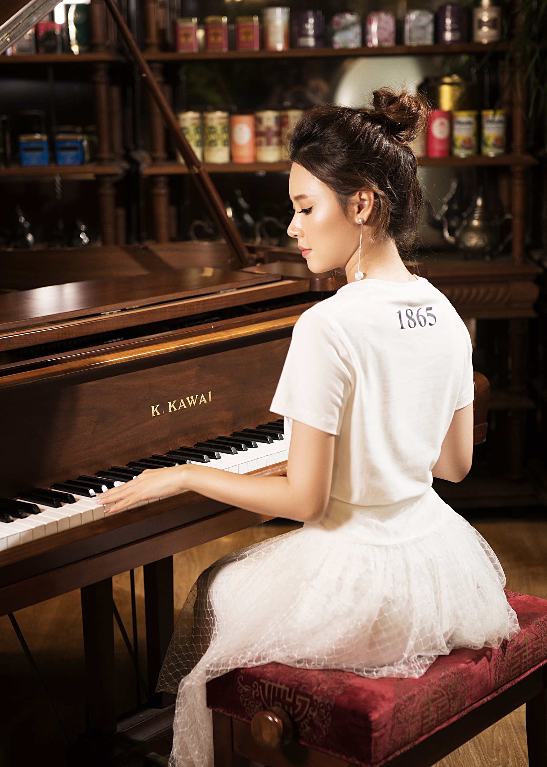 Quý phái bên tách trà chiều, Midu hóa quý cô mơ mộng - Ảnh 8. Quý phái bên tách trà chiều, Midu hóa quý cô mơ mộng - Ảnh 8.