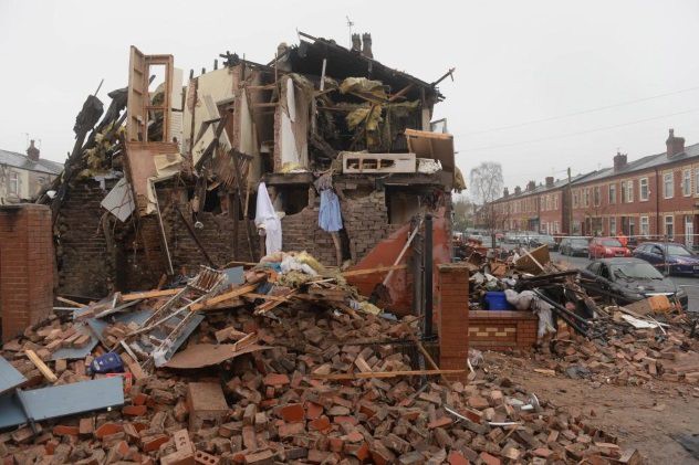 Thất t&igrave;nh n&ecirc;n tự tử, anh ch&agrave;ng kh&ocirc;ng chết c&ograve;n khiến cả khu phố phải g&aacute;nh họa v&agrave; những c&acirc;u chuyện tự s&aacute;t ngớ ngẩn chưa từng thấy - Ảnh 1.