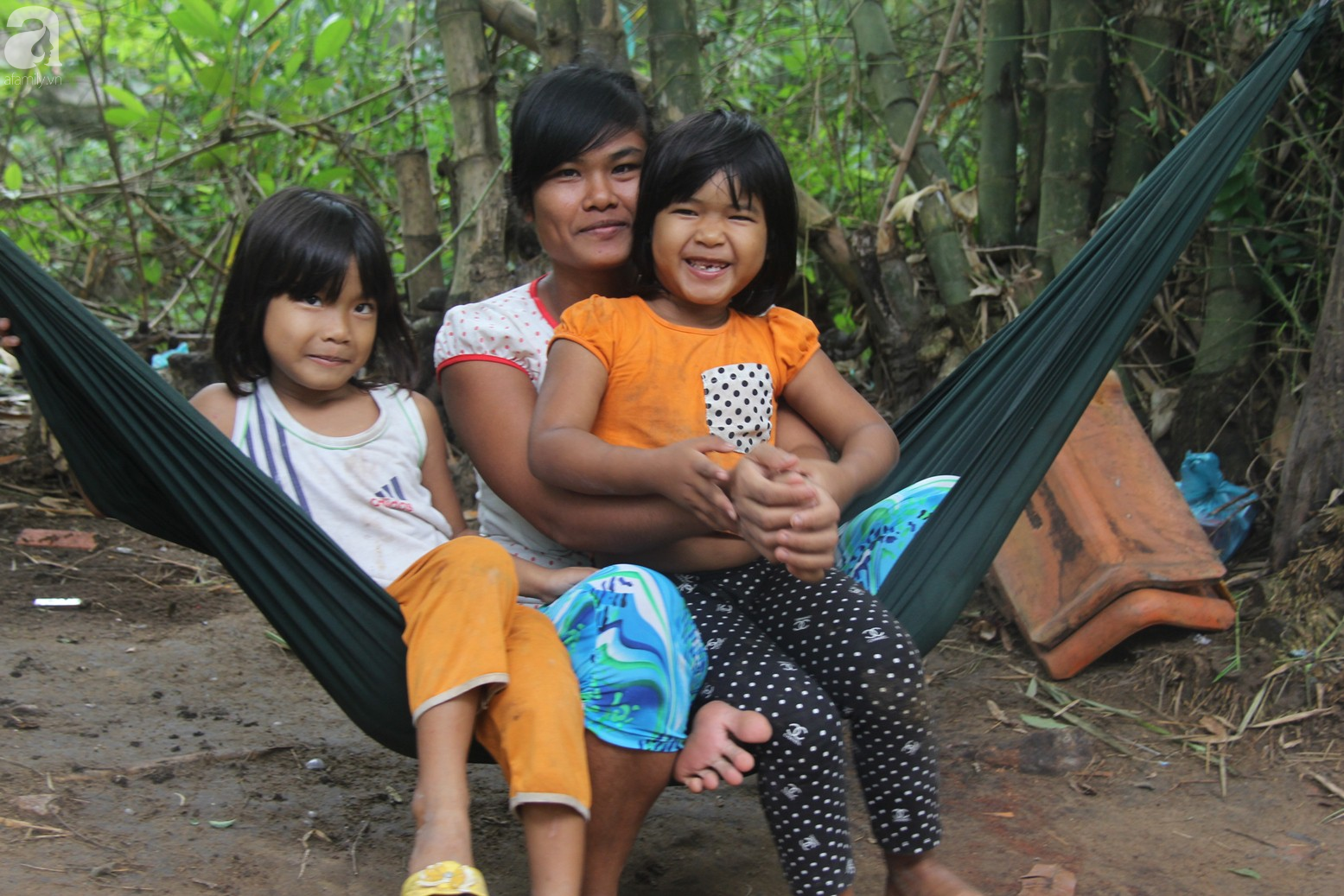 Sau 3 th&aacute;ng, ph&eacute;p m&agrave;u đ&atilde; đến với 7 đứa trẻ sống c&ugrave;ng mẹ khờ v&agrave; b&agrave; ngoại bệnh tật - Ảnh 13.