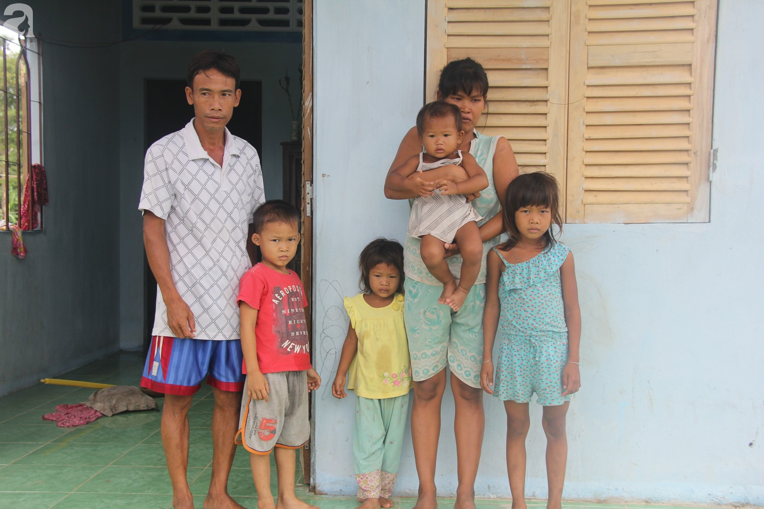 Sau 3 th&aacute;ng, ph&eacute;p m&agrave;u đ&atilde; đến với 7 đứa trẻ sống c&ugrave;ng mẹ khờ v&agrave; b&agrave; ngoại bệnh tật - Ảnh 10.