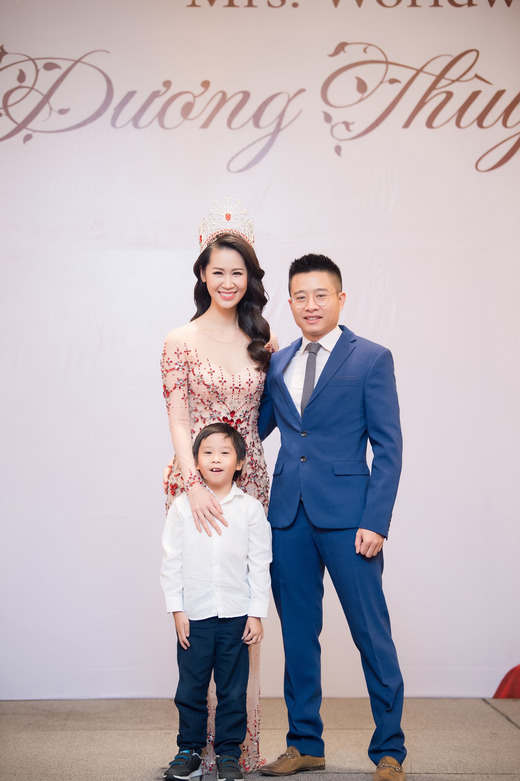 Dương Th&ugrave;y Linh kể về c&aacute;i &ocirc;m sau c&aacute;nh g&agrave; trước khi được xướng t&ecirc;n Hoa hậu Qu&yacute; b&agrave; to&agrave;n thế giới 2018 - Ảnh 6.