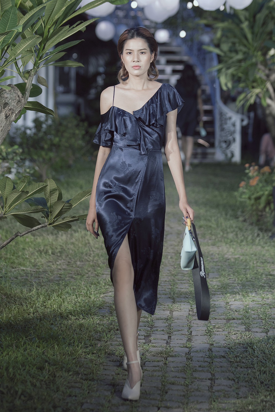 034romance-adrian-kiengcan-15309285334552040240701