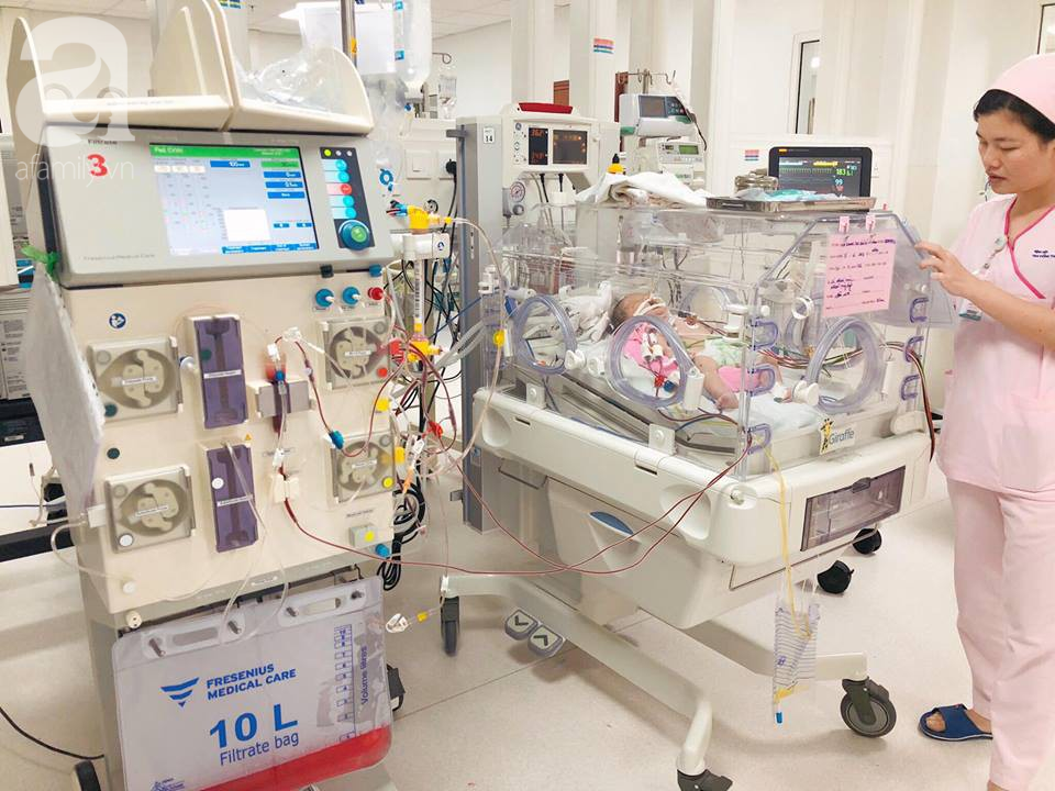 TP.HCM: B&eacute; trai 5 ng&agrave;y tuổi đang khỏe mạnh bỗng ọc m&aacute;u, suy h&ocirc; hấp v&agrave; h&ocirc;n m&ecirc; v&igrave; căn bệnh rất hiểm - Ảnh 2.