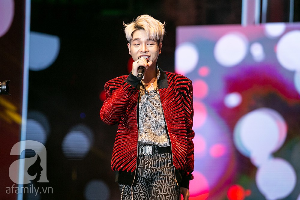 Mượn hit H&agrave; Nội 12 m&ugrave;a hoa của đ&agrave;n chị Thu Phương, Hương Tr&agrave;m khiến kh&aacute;n giả H&agrave; Nội nghẹt thở v&igrave; x&uacute;c động - Ảnh 5.