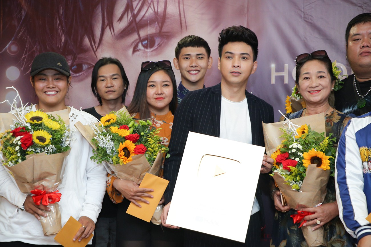 L&agrave;m giang hồ sau khi chia tay Bảo Anh, Hồ Quang Hiếu nhận ngay n&uacute;t v&agrave;ng YouTube - Ảnh 4.