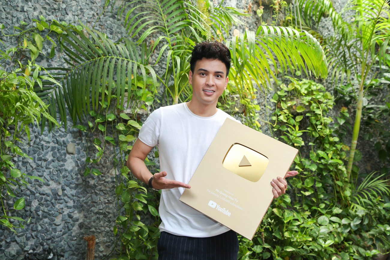 L&agrave;m giang hồ sau khi chia tay Bảo Anh, Hồ Quang Hiếu nhận ngay n&uacute;t v&agrave;ng YouTube - Ảnh 2.