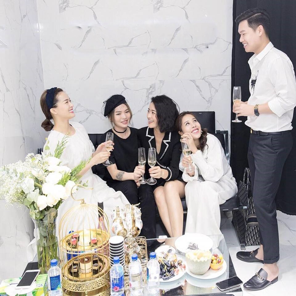 Hạ Vi v&agrave; Đ&agrave;m Thu Trang lần đầu đụng độ tại sự kiện - Ảnh 1.