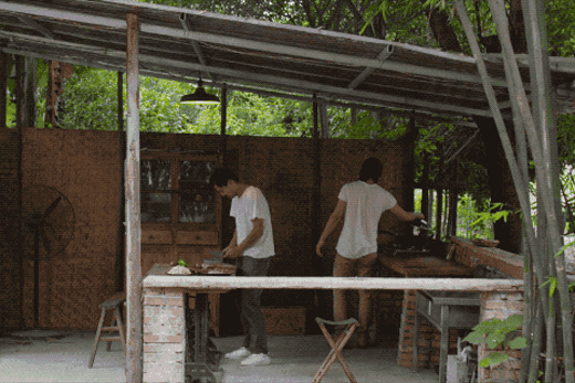 Với 33 triệu đồng, hai chàng trai trẻ đã tự tay xây ngôi nhà nhỏ đẹp lãng mạn giữa rừng tre trúc - Ảnh 10.