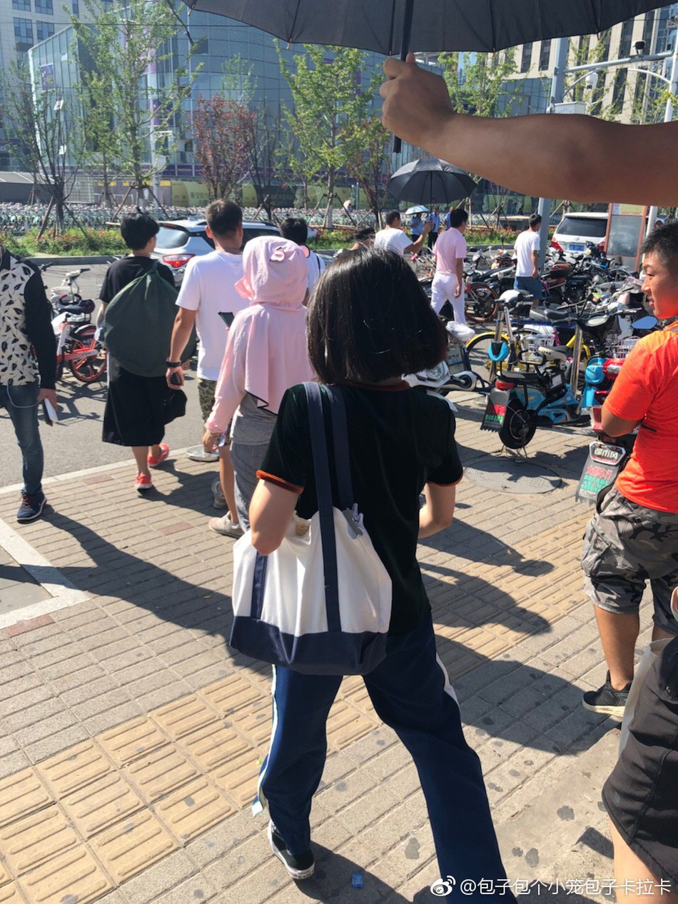 Chỉ với bức ảnh chụp vội kh&ocirc;ng cần photoshop, Trịnh Sảng khoe kh&eacute;o thần th&aacute;i l&ecirc;n hương khi tăng c&acirc;n - Ảnh 5.