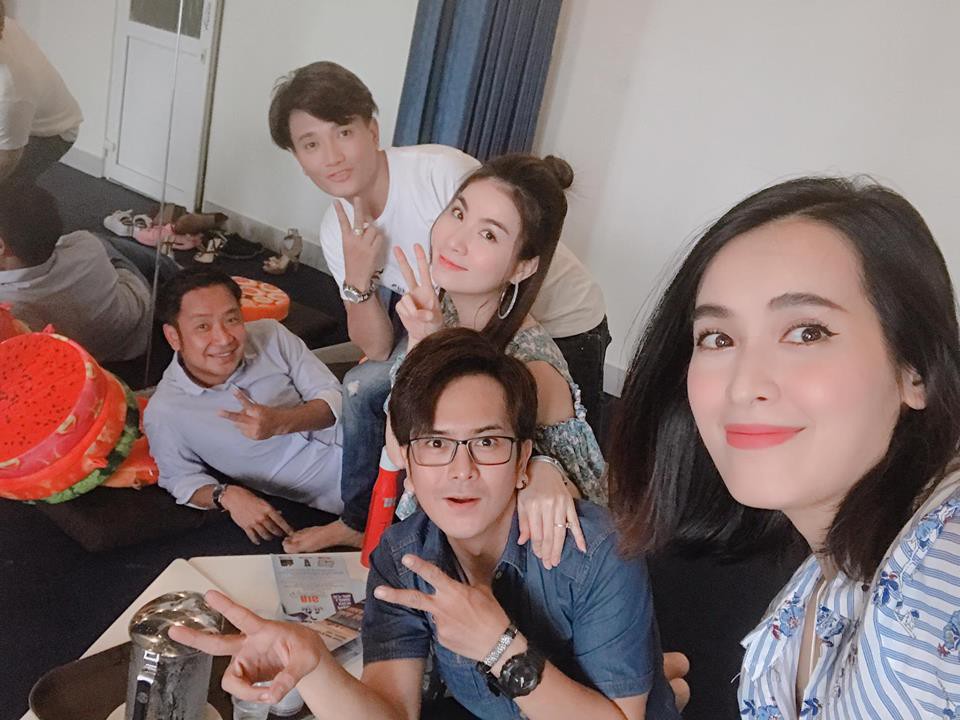 Soi nhất cử nhất động của sao Việt (11/8) - Ảnh 12.