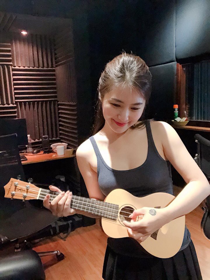 Soi nhất cử nhất động của sao Việt (11/8) - Ảnh 5.