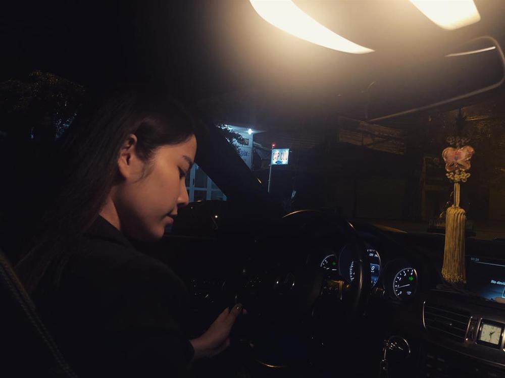 Soi nhất cử nhất động của sao Việt (11/8) - Ảnh 11.