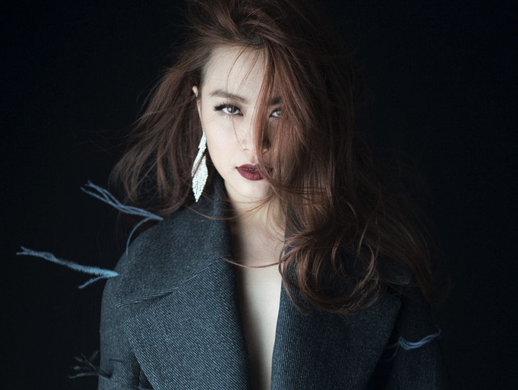 Thổi nến mừng sinh nhật tuổi 30, d&acirc;n mạng tinh &yacute; ph&aacute;t hiện ra điều th&uacute; vị tr&ecirc;n b&aacute;nh kem của Ho&agrave;ng Thuỳ Linh - Ảnh 3.