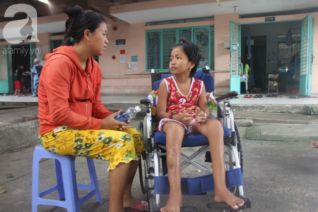Bị xe t&ocirc;ng liệt nửa người m&agrave; kh&ocirc;ng đủ tiền điều trị, b&eacute; g&aacute;i 8 tuổi chỉ ước được quay về nh&agrave; sống c&ugrave;ng người bố tật nguyền - Ảnh 10.