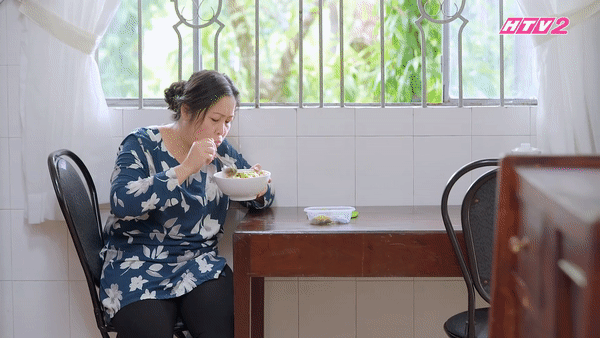 Gạo nếp gạo tẻ tối nay: Hồng V&acirc;n bẽ b&agrave;ng v&igrave; bị mẹ chồng ph&aacute;t hiện ăn vụng c&ograve;n kh&aacute;n giả th&igrave; cười t&eacute; ghế - Ảnh 2.