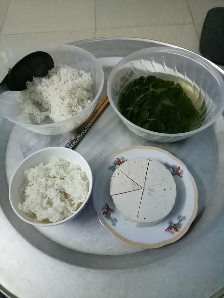 Sinh con ở bệnh viện quốc tế được ăn sang, về nh&agrave; sốc với cơm mẹ chồng nấu, b&agrave; đẻ bị chị em b&oacute;c mẽ: Sống ảo quen th&oacute;i &agrave;? - Ảnh 3.