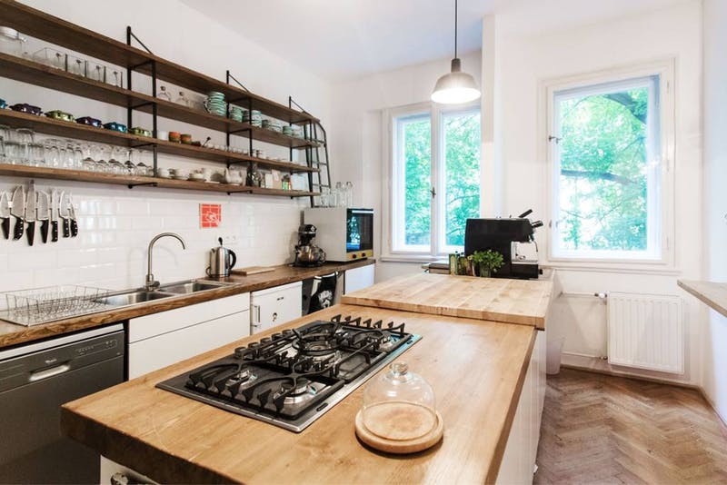 10 ý tưởng lưu trữ tuyệt vời giúp không gian nhà bếp nhỏ đến mấy cũng gọn gàng - Ảnh 4.