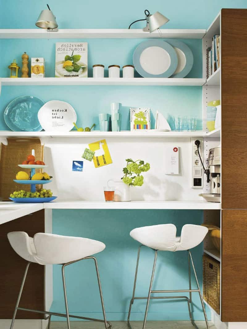 2 căn bếp nhỏ hiện đại và đẹp bất ngờ với tone màu xanh nhạt - Ảnh 4. 2 căn bếp nhỏ hiện đại và đẹp bất ngờ với tone màu xanh nhạt - Ảnh 4.