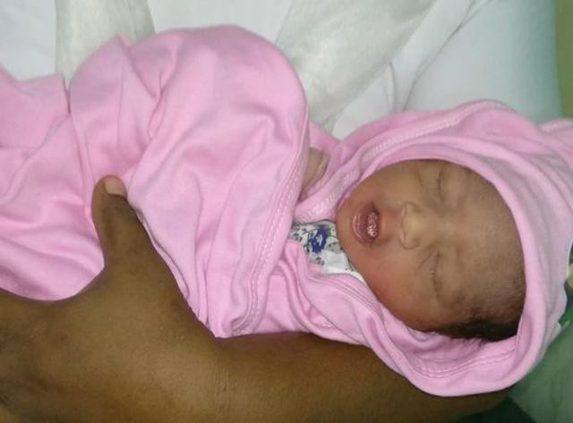 Ph&aacute;t hiện điều kỳ lạ dưới cống tho&aacute;t nước, người phụ nữ kh&ocirc;ng ngờ cứu được một mạng người - Ảnh 5.