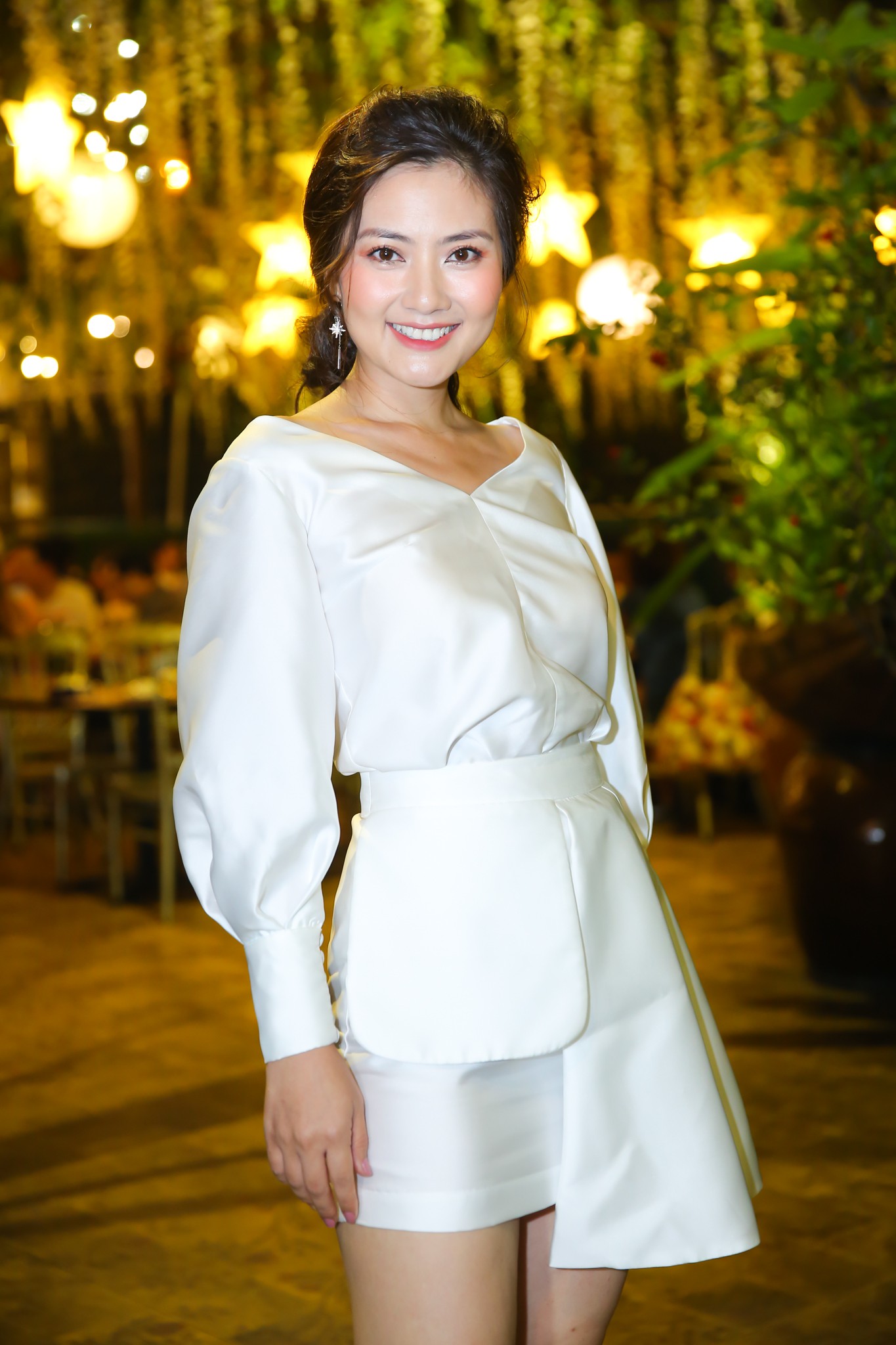 Ngọc Lan ngỡ ng&agrave;ng khi được chồng tặng xe hơi tiền tỷ trong ng&agrave;y sinh nhật - Ảnh 1.