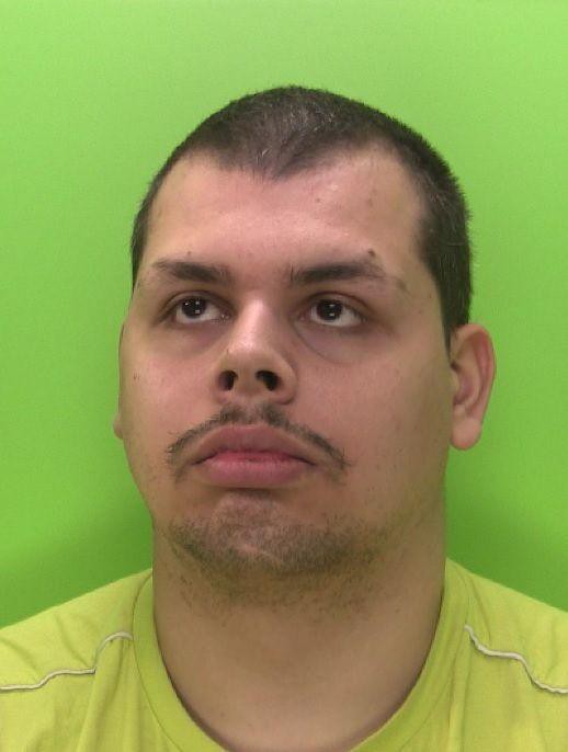 Sự thật khủng khiếp về h&agrave;ng chục đ&ocirc;i găng tay ẩn b&ecirc;n trong bức tường gần một thập kỷ v&agrave; &ldquo;qu&aacute;i vật&rdquo; t&igrave;nh dục lộ nguy&ecirc;n h&igrave;nh - Ảnh 3.