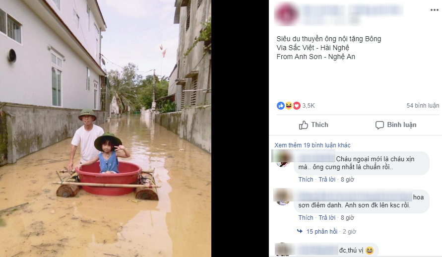 Làm siêu du thuyền từ hai cây chuối, một cái thau, người ông này đã có thể khiến cháu gái mình cười vui suốt cả mùa lũ - Ảnh 1. Làm siêu du thuyền từ hai cây chuối, một cái thau, người ông này đã có thể khiến cháu gái mình cười vui suốt cả mùa lũ - Ảnh 1.