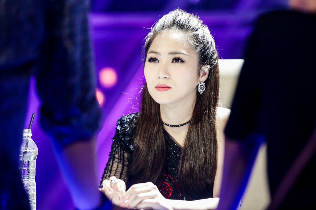 Được Hương Tr&agrave;m b&ecirc;nh vực trước antifan, Đức Ph&uacute;c vẫn đ&ograve;i loại đ&agrave;n chị khỏi ghế n&oacute;ng - Ảnh 5.