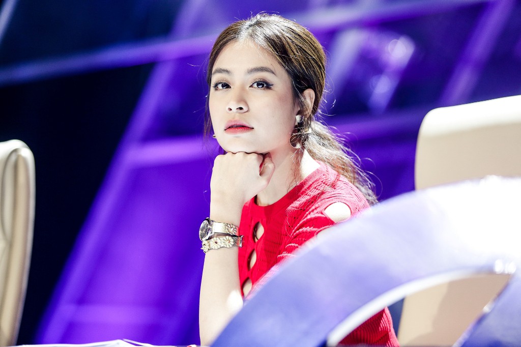 Được Hương Tr&agrave;m b&ecirc;nh vực trước antifan, Đức Ph&uacute;c vẫn đ&ograve;i loại đ&agrave;n chị khỏi ghế n&oacute;ng - Ảnh 6.