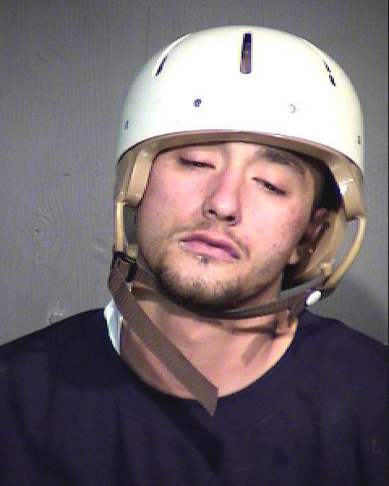 Ch&ugrave;m ảnh: Chết cười với loạt ảnh khoảnh khắc kh&oacute; đỡ nhất của c&aacute;c tội phạm khi vừa bị bắt - Ảnh 28.