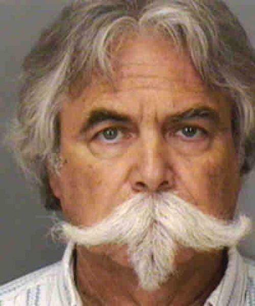 Ch&ugrave;m ảnh: Chết cười với loạt ảnh khoảnh khắc kh&oacute; đỡ nhất của c&aacute;c tội phạm khi vừa bị bắt - Ảnh 29.