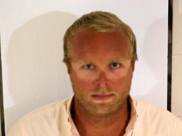 Ch&ugrave;m ảnh: Chết cười với loạt ảnh khoảnh khắc kh&oacute; đỡ nhất của c&aacute;c tội phạm khi vừa bị bắt - Ảnh 5.