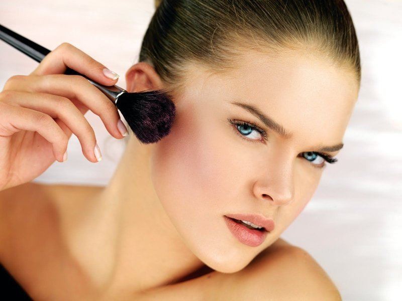 7 lỗi makeup cơ bản mà nhiều chị em dù biết vẫn rất hay mắc phải, khiến cho gương mặt trở nên kém hoàn hảo - Ảnh 4. 7 lỗi makeup cơ bản mà nhiều chị em dù biết vẫn rất hay mắc phải, khiến cho gương mặt trở nên kém hoàn hảo - Ảnh 4.
