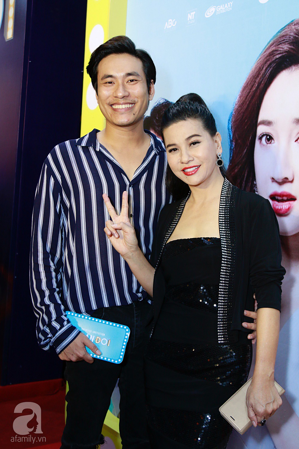 Lần đầu xuất hiện tại nơi công cộng sau Lễ đính hôn, Nhã Phương bất ngờ gầy trơ xương nhưng tự tin khoe nhẫn cưới - Ảnh 12. Lần đầu xuất hiện tại nơi công cộng sau Lễ đính hôn, Nhã Phương bất ngờ gầy trơ xương nhưng tự tin khoe nhẫn cưới - Ảnh 12.