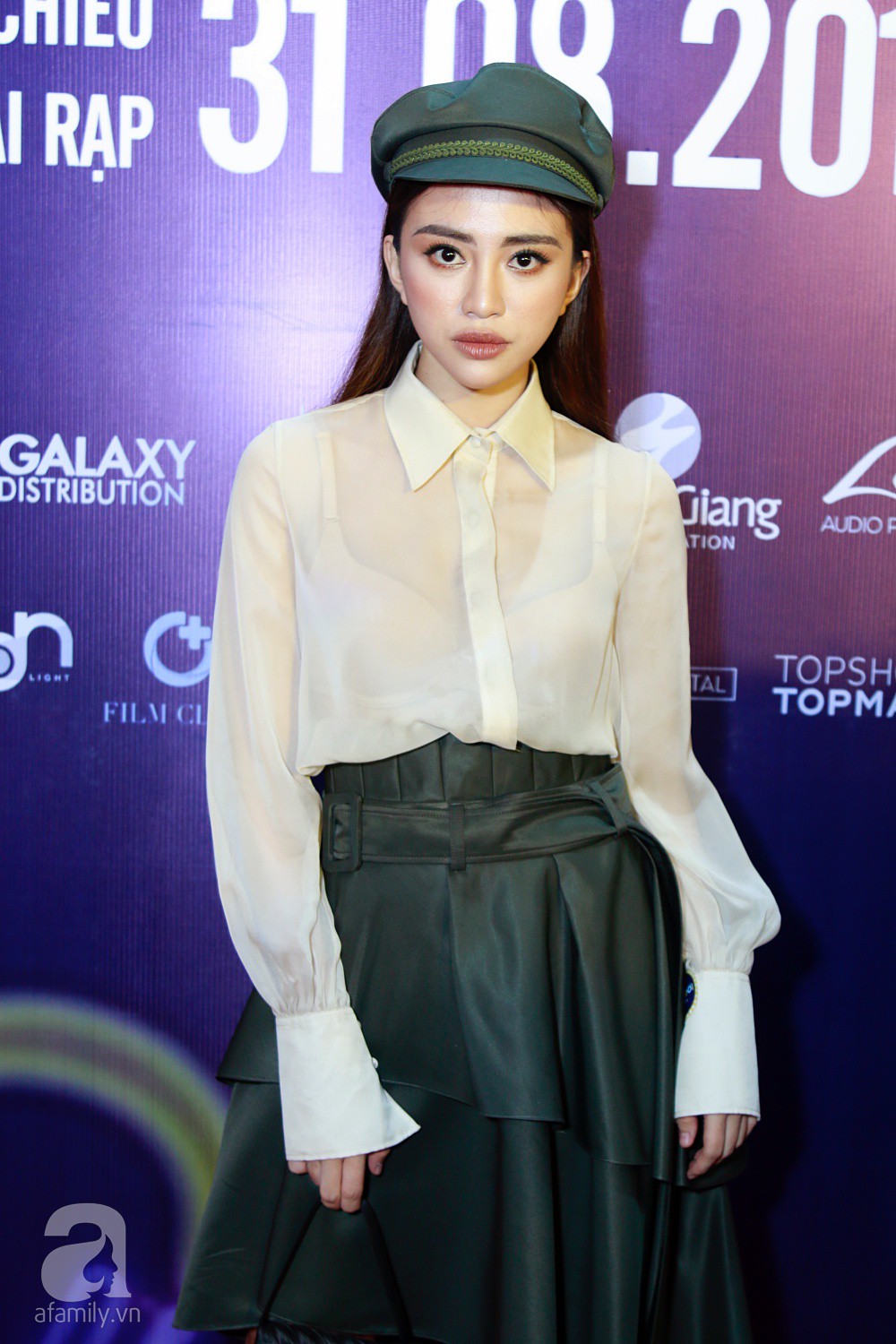 Lần đầu xuất hiện tại nơi công cộng sau Lễ đính hôn, Nhã Phương bất ngờ gầy trơ xương nhưng tự tin khoe nhẫn cưới - Ảnh 21. Lần đầu xuất hiện tại nơi công cộng sau Lễ đính hôn, Nhã Phương bất ngờ gầy trơ xương nhưng tự tin khoe nhẫn cưới - Ảnh 21.