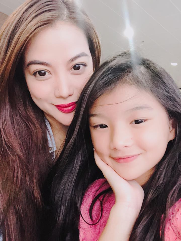 Có mẹ là mỹ nhân, chẳng lạ khi con gái Trương Ngọc Ánh càng lớn càng xinh và duyên dáng - Ảnh 9. Có mẹ là mỹ nhân, chẳng lạ khi con gái Trương Ngọc Ánh càng lớn càng xinh và duyên dáng - Ảnh 9.