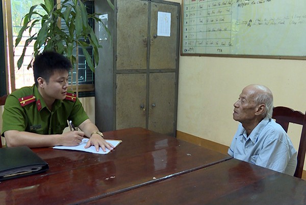 Xấp xỉ tuổi 90 vẫn lừa đảo h&agrave;ng loạt người bằng chi&ecirc;u xin việc - Ảnh 1.