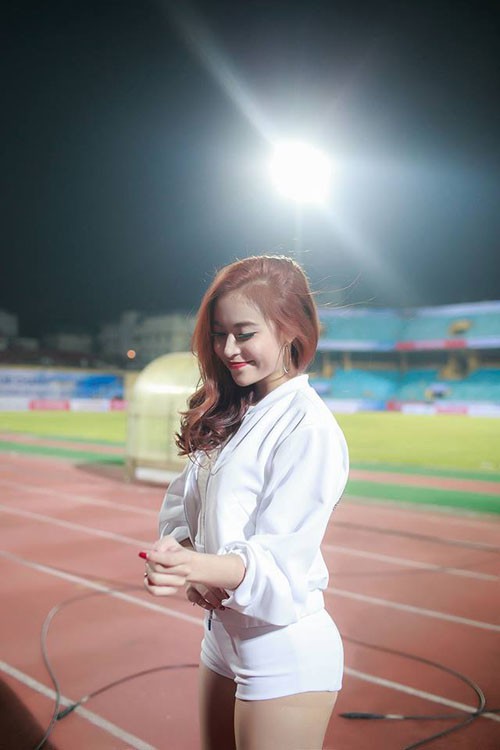 Sở hữu v&oacute;c d&aacute;ng &ldquo;hạt ti&ecirc;u&rdquo; khi&ecirc;m tốn nhưng những sao nữ n&agrave;y lại c&oacute; th&acirc;n h&igrave;nh n&oacute;ng bỏng đến bất ngờ - Ảnh 15.