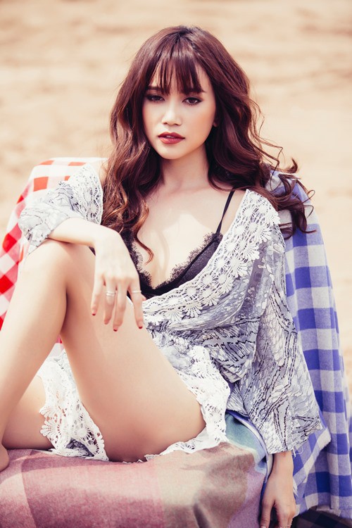 Sở hữu v&oacute;c d&aacute;ng &ldquo;hạt ti&ecirc;u&rdquo; khi&ecirc;m tốn nhưng những sao nữ n&agrave;y lại c&oacute; th&acirc;n h&igrave;nh n&oacute;ng bỏng đến bất ngờ - Ảnh 16.