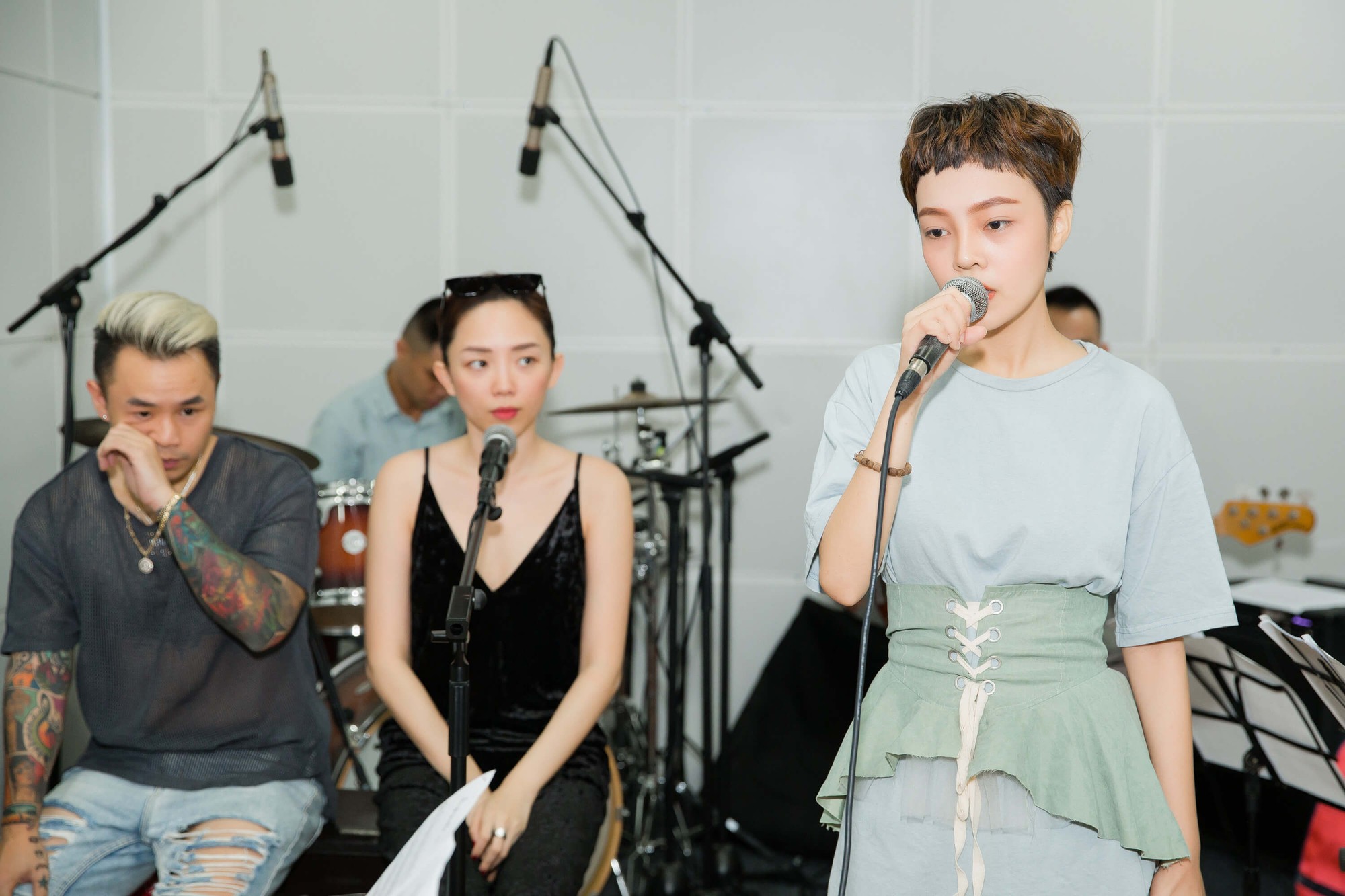 Tóc Tiên chơi lớn, làm mới hit Có ai thương em như anh cho thí sinh thi Chung kết The Voice - Ảnh 4. Tóc Tiên chơi lớn, làm mới hit Có ai thương em như anh cho thí sinh thi Chung kết The Voice - Ảnh 4.