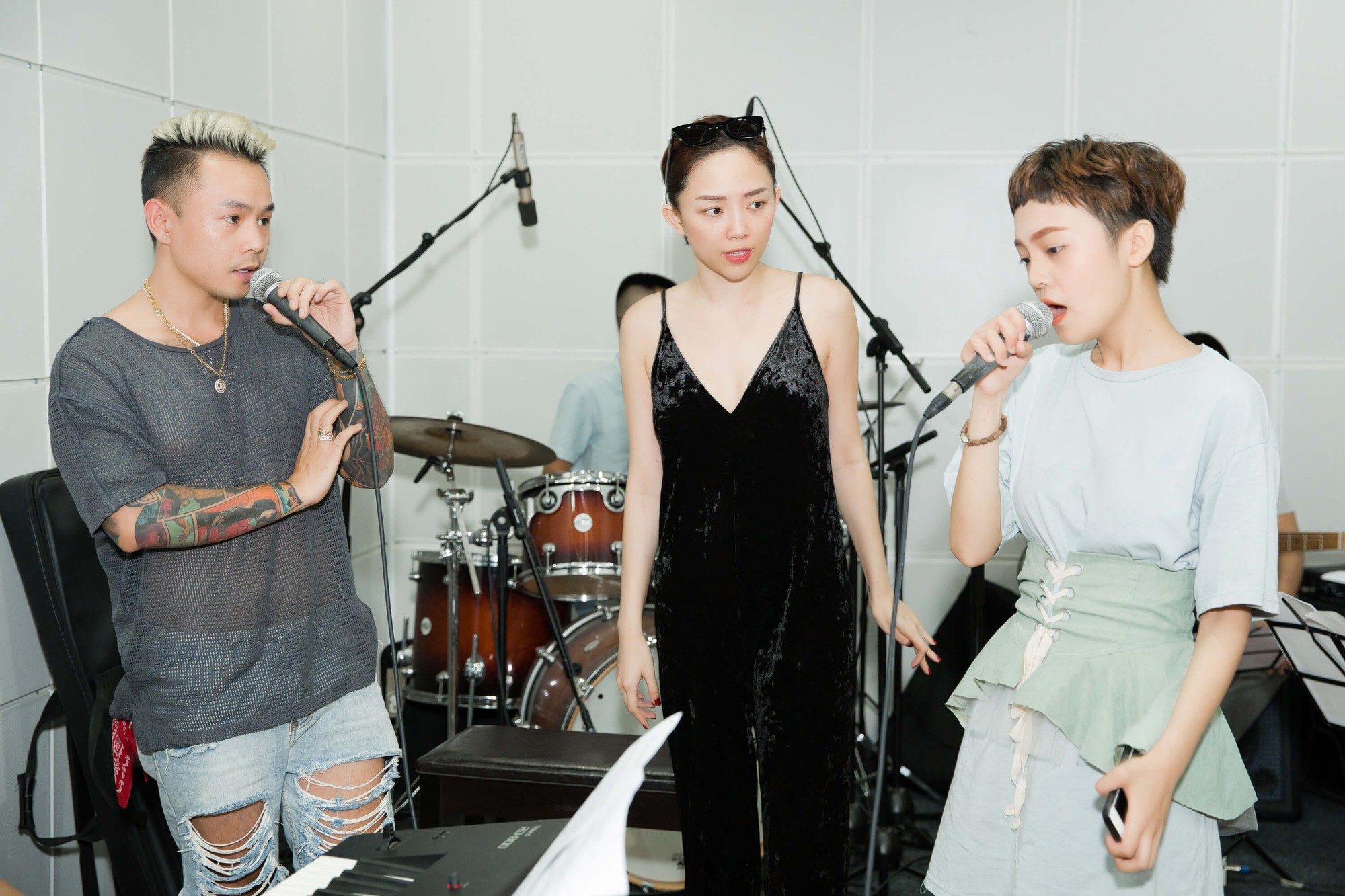 Tóc Tiên chơi lớn, làm mới hit Có ai thương em như anh cho thí sinh thi Chung kết The Voice - Ảnh 3. Tóc Tiên chơi lớn, làm mới hit Có ai thương em như anh cho thí sinh thi Chung kết The Voice - Ảnh 3.