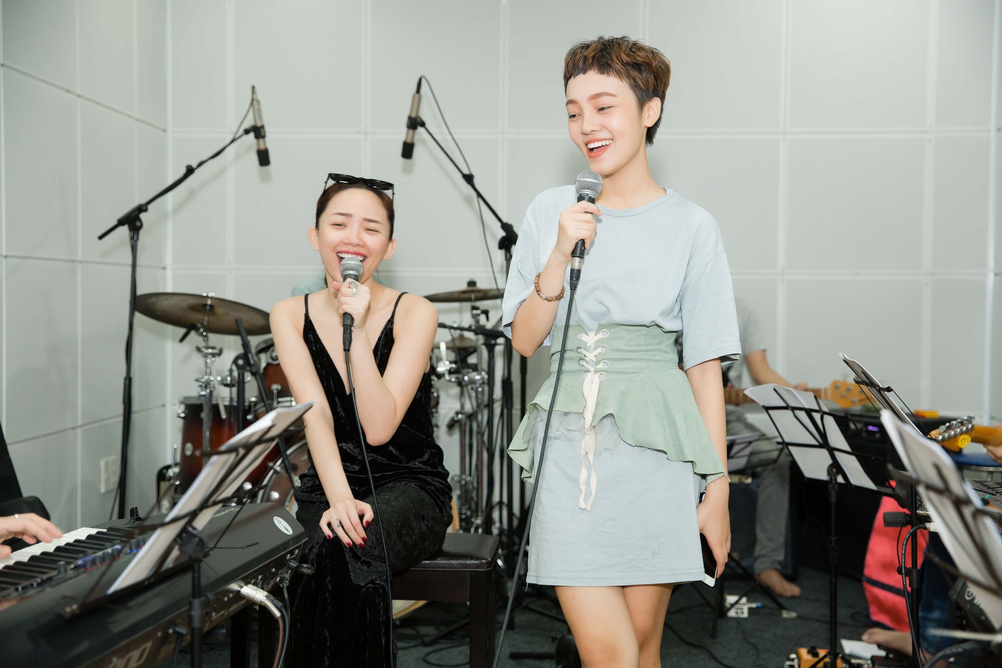 Tóc Tiên chơi lớn, làm mới hit Có ai thương em như anh cho thí sinh thi Chung kết The Voice - Ảnh 2. Tóc Tiên chơi lớn, làm mới hit Có ai thương em như anh cho thí sinh thi Chung kết The Voice - Ảnh 2.