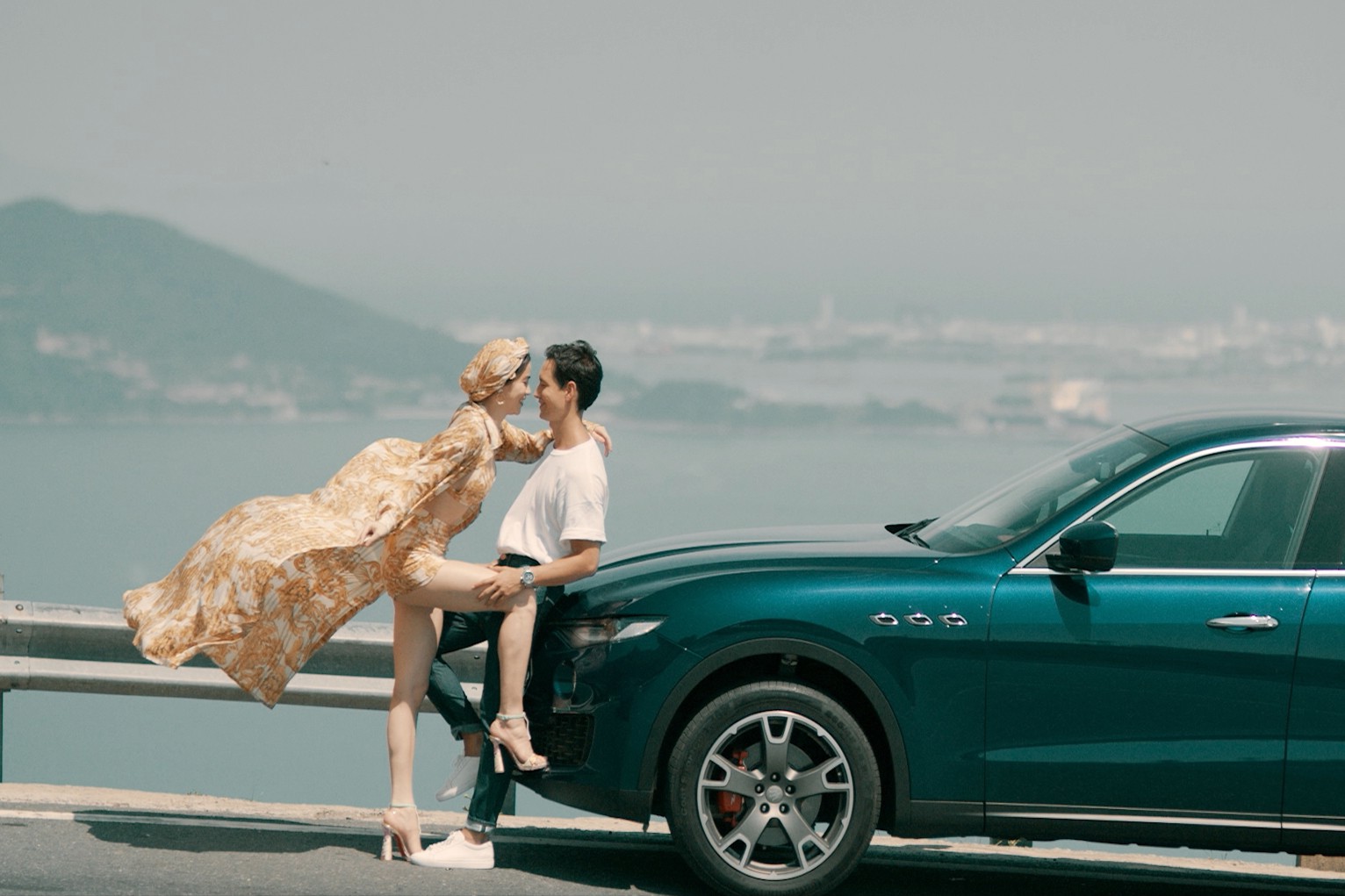 Hé lộ hậu trường không như là mơ phía sau cảnh quay tình tứ của Hà Hồ - Kim Lý - Ảnh 6. Hé lộ hậu trường không như là mơ phía sau cảnh quay tình tứ của Hà Hồ - Kim Lý - Ảnh 6.